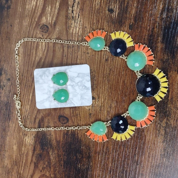 Multi Color Faceted Acrylic/Goldtone Necklace w/Earrings - Picture 2 of 2